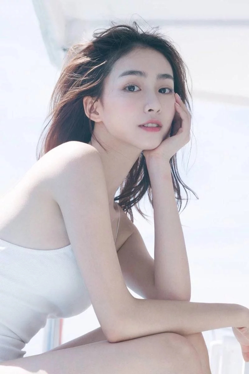 她从谷底来 封面